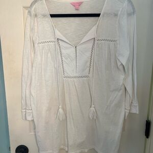 Very good condition White Lilly Pulitzer top